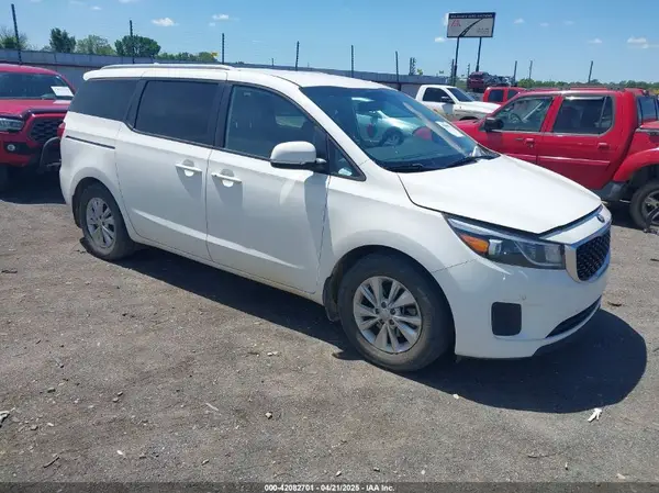 KNDMB5C17J6424349 2018 KIA SEDONA - Image 1