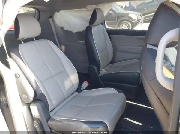 KNDMB5C17K6537056 2019 KIA SEDONA - Image 8