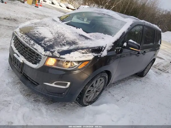 KNDMB5C17M6661900 2021 KIA SEDONA - Image 2