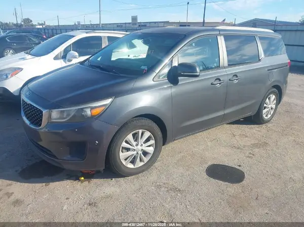 KNDMB5C18G6084623 2016 KIA SEDONA - Image 2