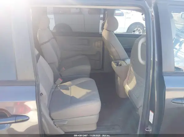 KNDMB5C18G6084623 2016 KIA SEDONA - Image 8
