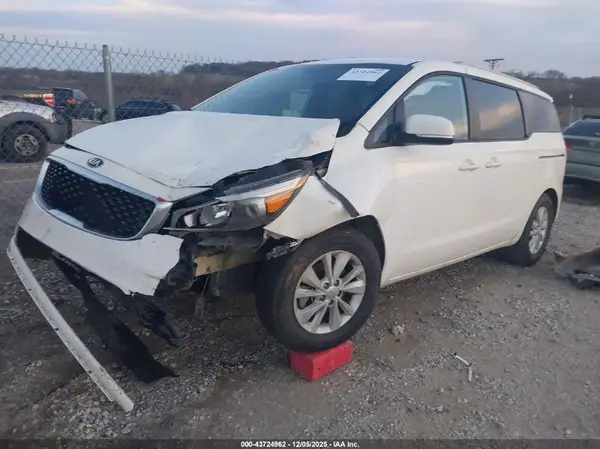 KNDMB5C18G6103705 2016 KIA SEDONA - Image 2