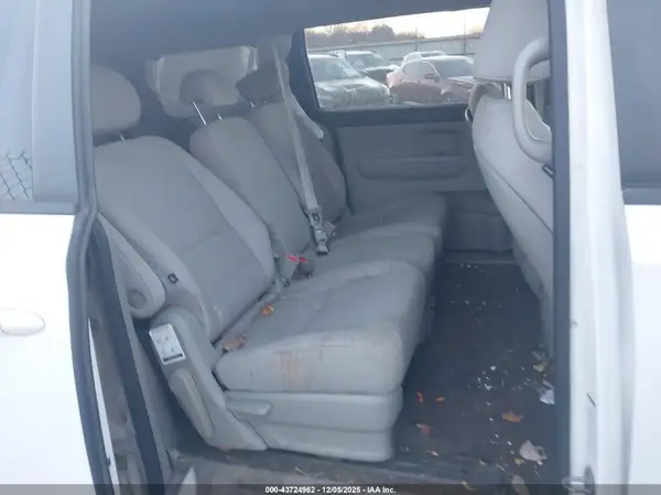 KNDMB5C18G6103705 2016 KIA SEDONA - Image 8