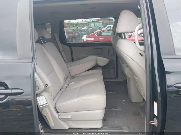 KNDMB5C18G6106989 2016 KIA SEDONA - Image 8