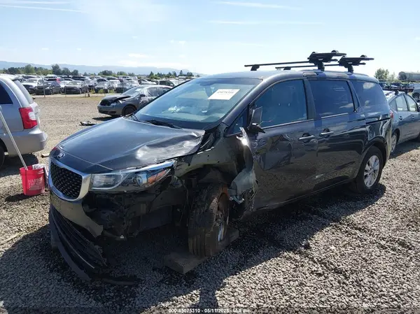 KNDMB5C18G6119841 2016 KIA SEDONA - Image 2