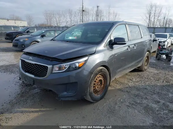 KNDMB5C18G6122397 2016 KIA SEDONA - Image 2