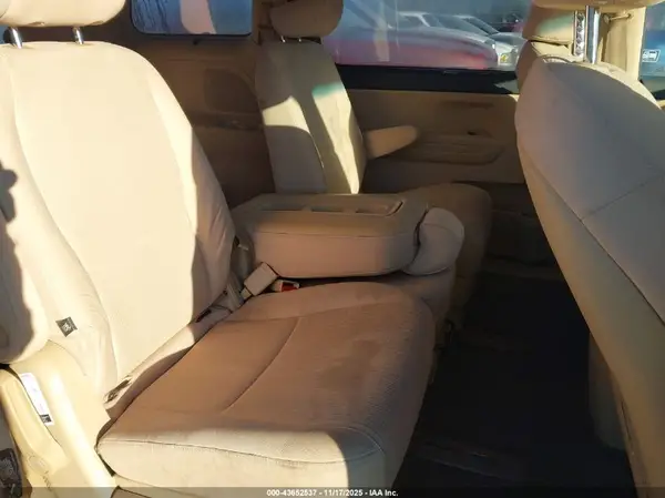 KNDMB5C18G6126739 2016 KIA SEDONA - Image 8