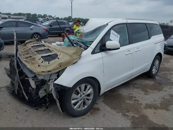 KNDMB5C18G6148630 2016 KIA SEDONA - Image 2