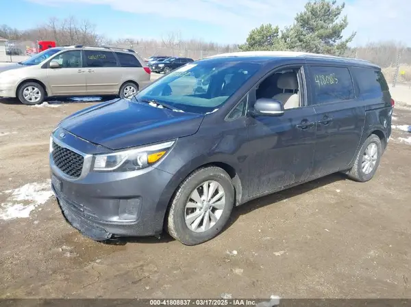 KNDMB5C18G6165041 2016 KIA SEDONA - Image 2