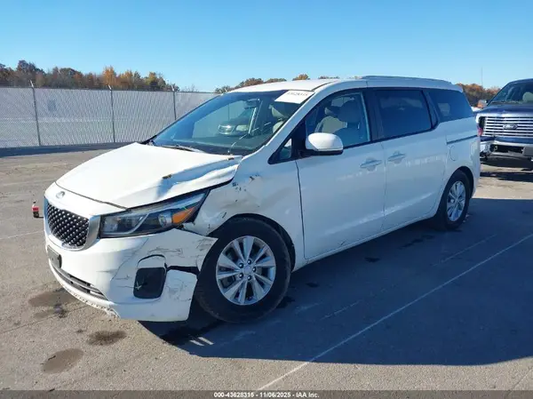 KNDMB5C18G6188321 2016 KIA SEDONA - Image 2