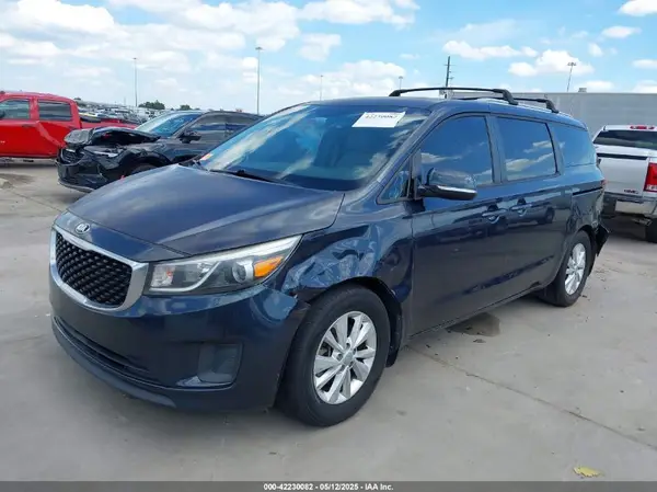 KNDMB5C18G6196757 2016 KIA SEDONA - Image 2
