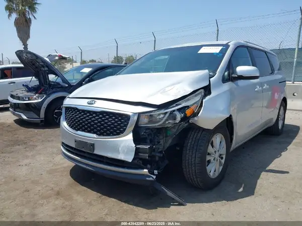 KNDMB5C18G6209782 2016 KIA SEDONA - Image 2
