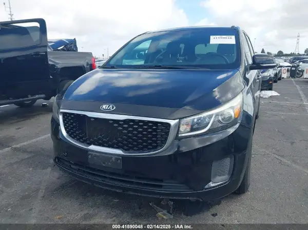 KNDMB5C18H6217740 2017 KIA SEDONA - Image 2