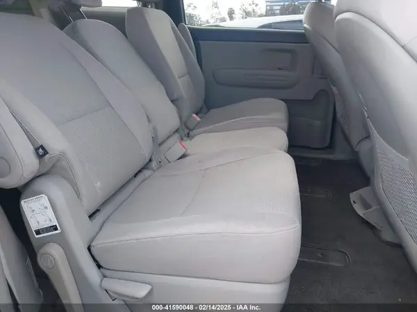 KNDMB5C18H6217740 2017 KIA SEDONA - Image 8
