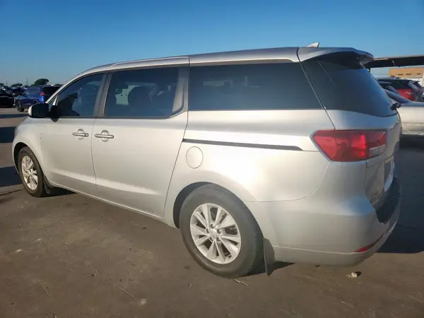 KNDMB5C18H6218466 2017 KIA SEDONA - Image 2