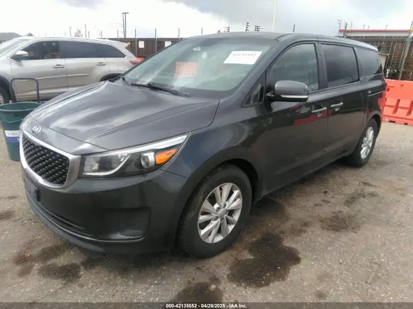 KNDMB5C18H6218659 2017 KIA SEDONA - Image 2