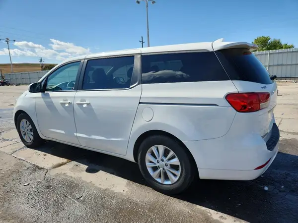 KNDMB5C18H6224199 2017 KIA SEDONA - Image 2