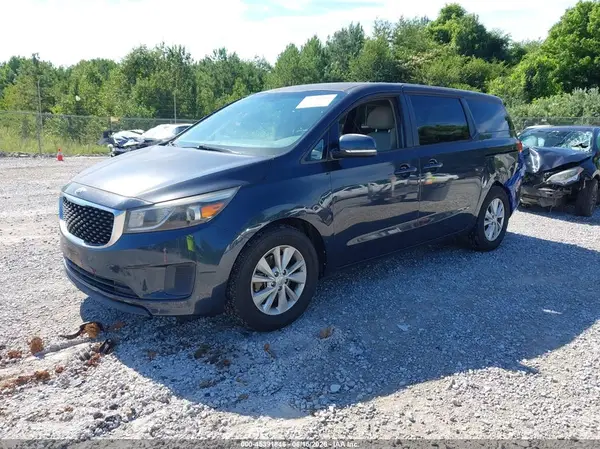 KNDMB5C18H6225367 2017 KIA SEDONA - Image 2
