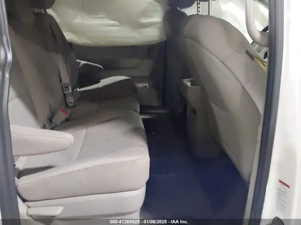 KNDMB5C18H6226664 2017 KIA SEDONA - Image 8