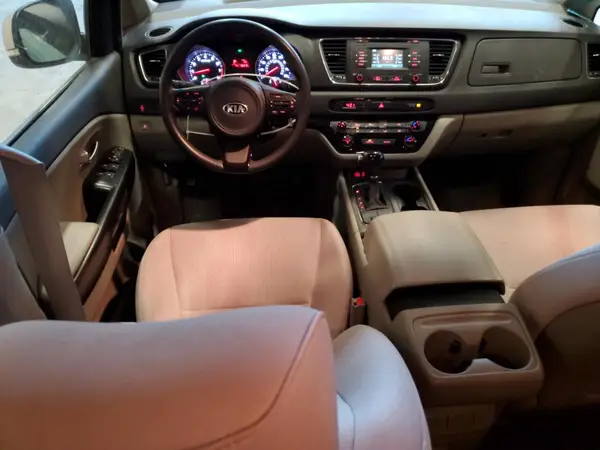KNDMB5C18H6230438 2017 KIA SEDONA - Image 8