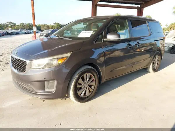 KNDMB5C18H6233596 2017 KIA SEDONA - Image 2