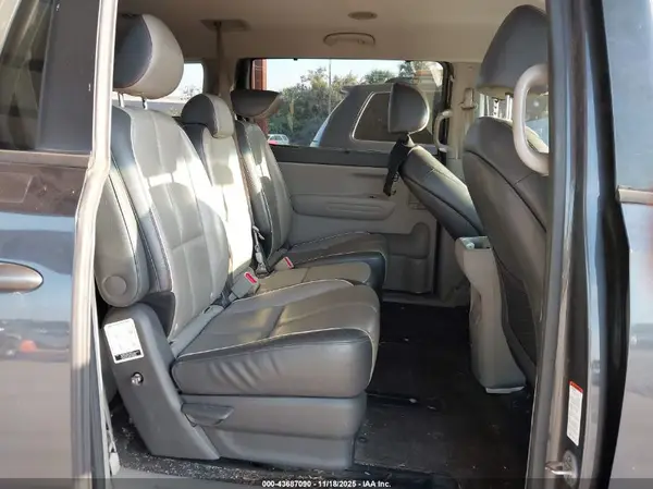 KNDMB5C18H6233596 2017 KIA SEDONA - Image 8