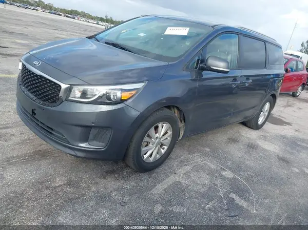 KNDMB5C18H6233601 2017 KIA SEDONA - Image 2