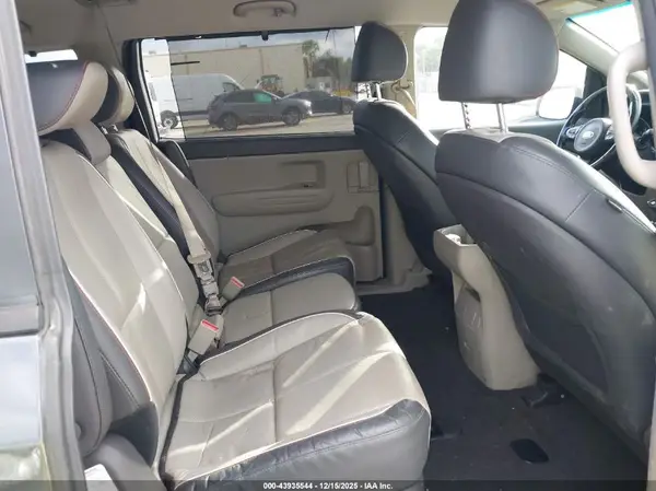 KNDMB5C18H6233601 2017 KIA SEDONA - Image 8