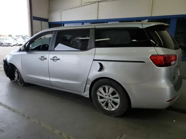 KNDMB5C18H6233694 2017 KIA SEDONA - Image 2