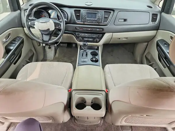 KNDMB5C18H6233906 2017 KIA SEDONA - Image 8
