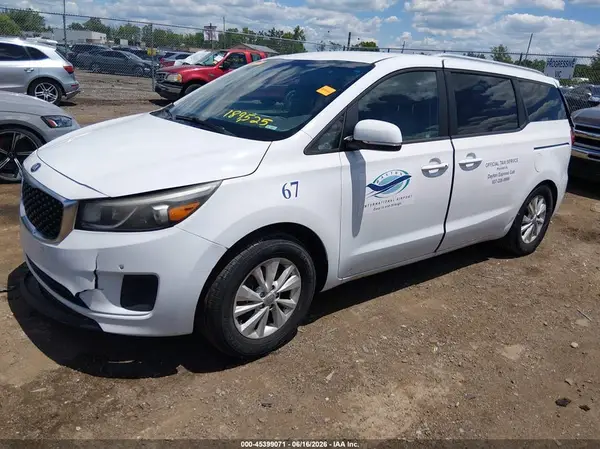 KNDMB5C18H6239155 2017 KIA SEDONA - Image 2