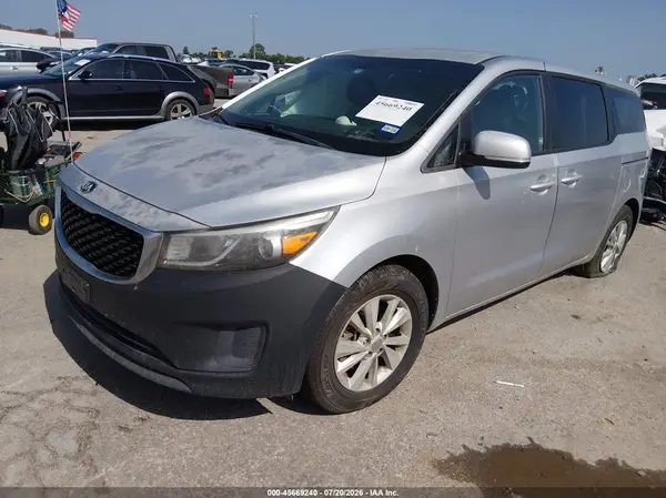 KNDMB5C18H6241973 2017 KIA SEDONA - Image 2