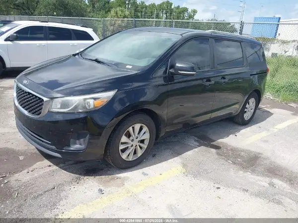 KNDMB5C18H6242217 2017 KIA SEDONA - Image 2
