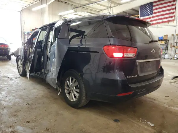 KNDMB5C18H6247871 2017 KIA SEDONA - Image 2