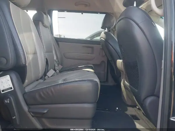 KNDMB5C18H6248728 2017 KIA SEDONA - Image 8