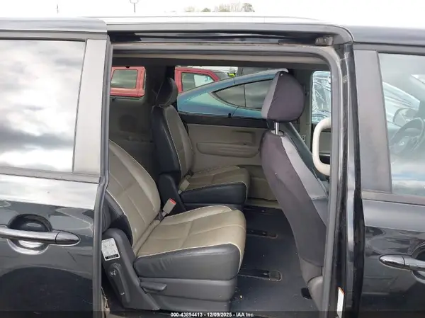 KNDMB5C18H6250785 2017 KIA SEDONA - Image 8