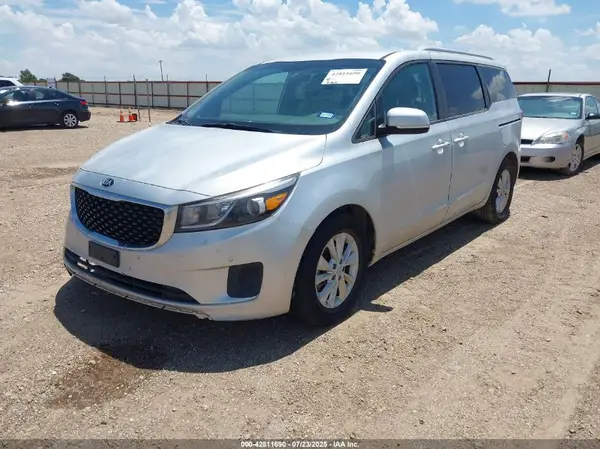 KNDMB5C18H6251872 2017 KIA SEDONA - Image 2