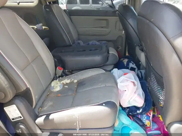 KNDMB5C18H6251872 2017 KIA SEDONA - Image 8
