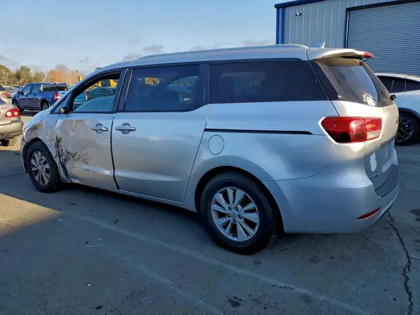 KNDMB5C18H6252729 2017 KIA SEDONA - Image 2