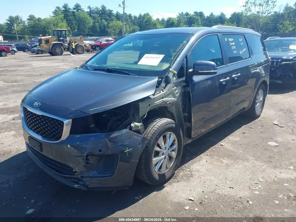 KNDMB5C18H6253332 2017 KIA SEDONA - Image 2