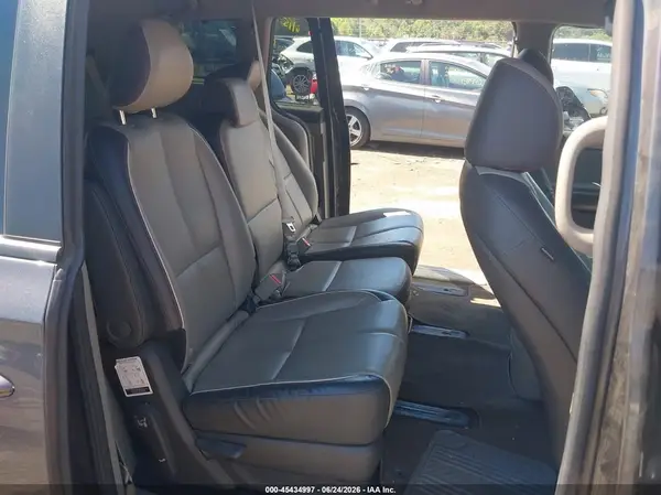 KNDMB5C18H6253332 2017 KIA SEDONA - Image 8