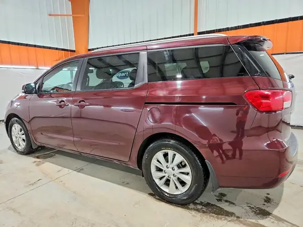 KNDMB5C18H6257526 2017 KIA SEDONA - Image 2