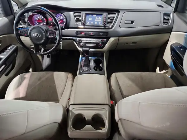 KNDMB5C18H6257526 2017 KIA SEDONA - Image 8