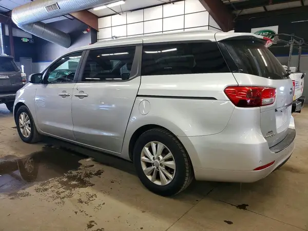 KNDMB5C18H6265268 2017 KIA SEDONA - Image 2