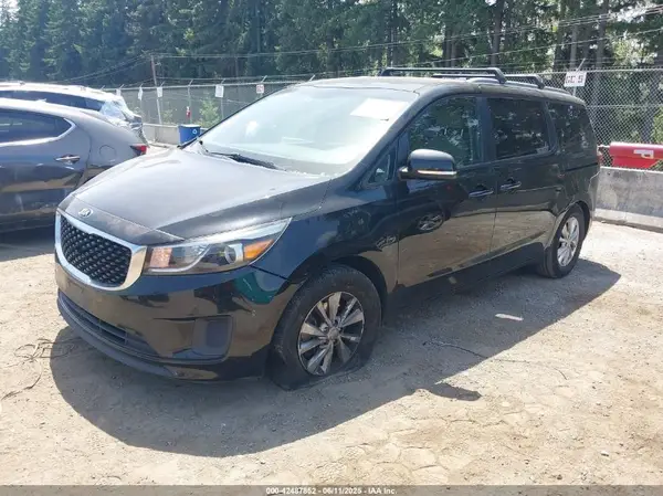 KNDMB5C18H6265299 2017 KIA SEDONA - Image 2