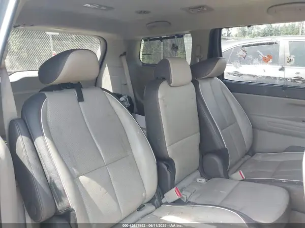 KNDMB5C18H6265299 2017 KIA SEDONA - Image 8