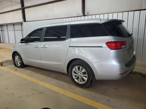 KNDMB5C18H6265951 2017 KIA SEDONA - Image 2