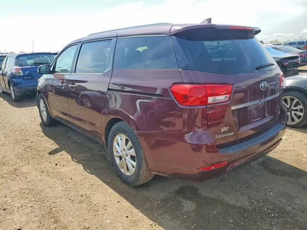 KNDMB5C18H6266307 2017 KIA SEDONA - Image 2