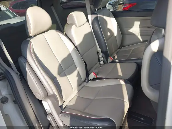 KNDMB5C18H6268087 2017 KIA SEDONA - Image 8