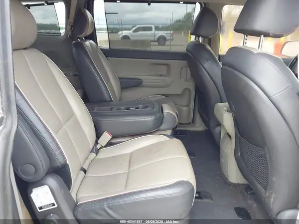KNDMB5C18H6268106 2017 KIA SEDONA - Image 8